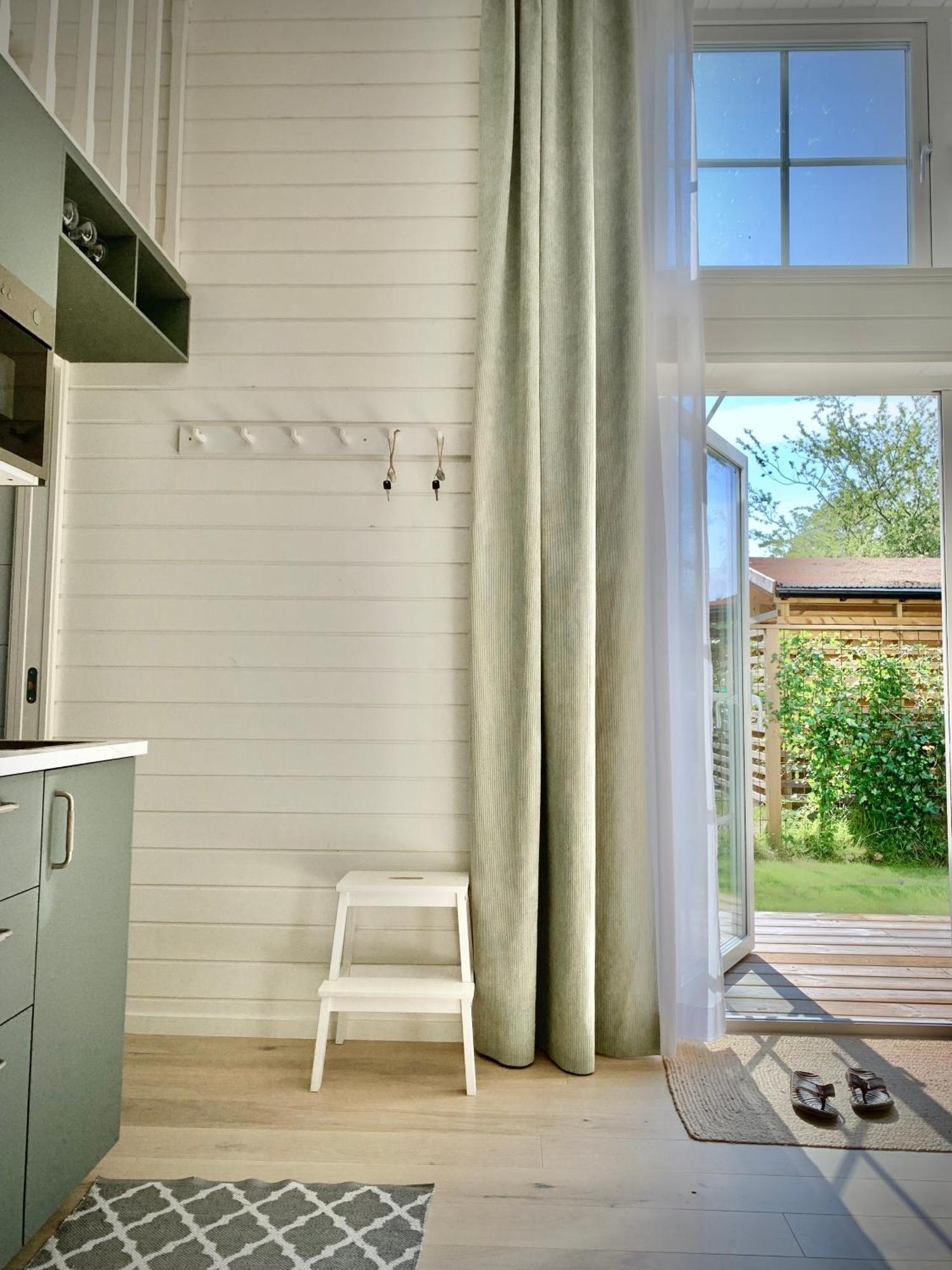 Strandnaera, Pergola, P-Plats I Hoellviken Екстер'єр фото